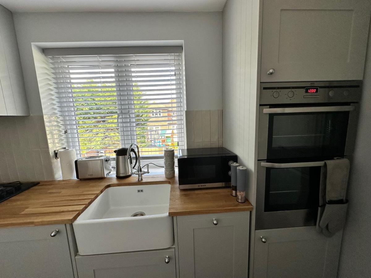 A Luxury 2 Bedroom Apartment Барнет Экстерьер фото