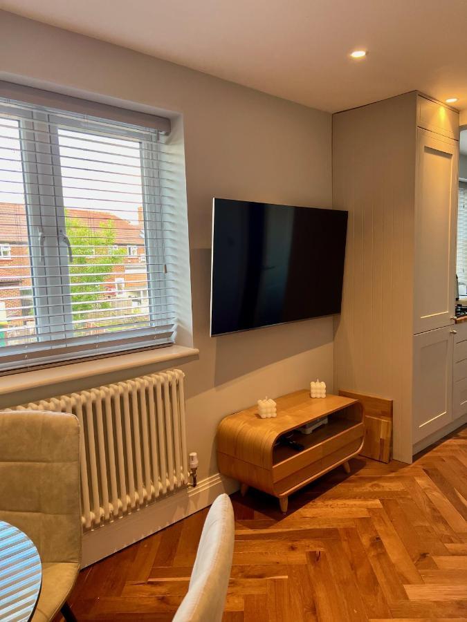 A Luxury 2 Bedroom Apartment Барнет Экстерьер фото