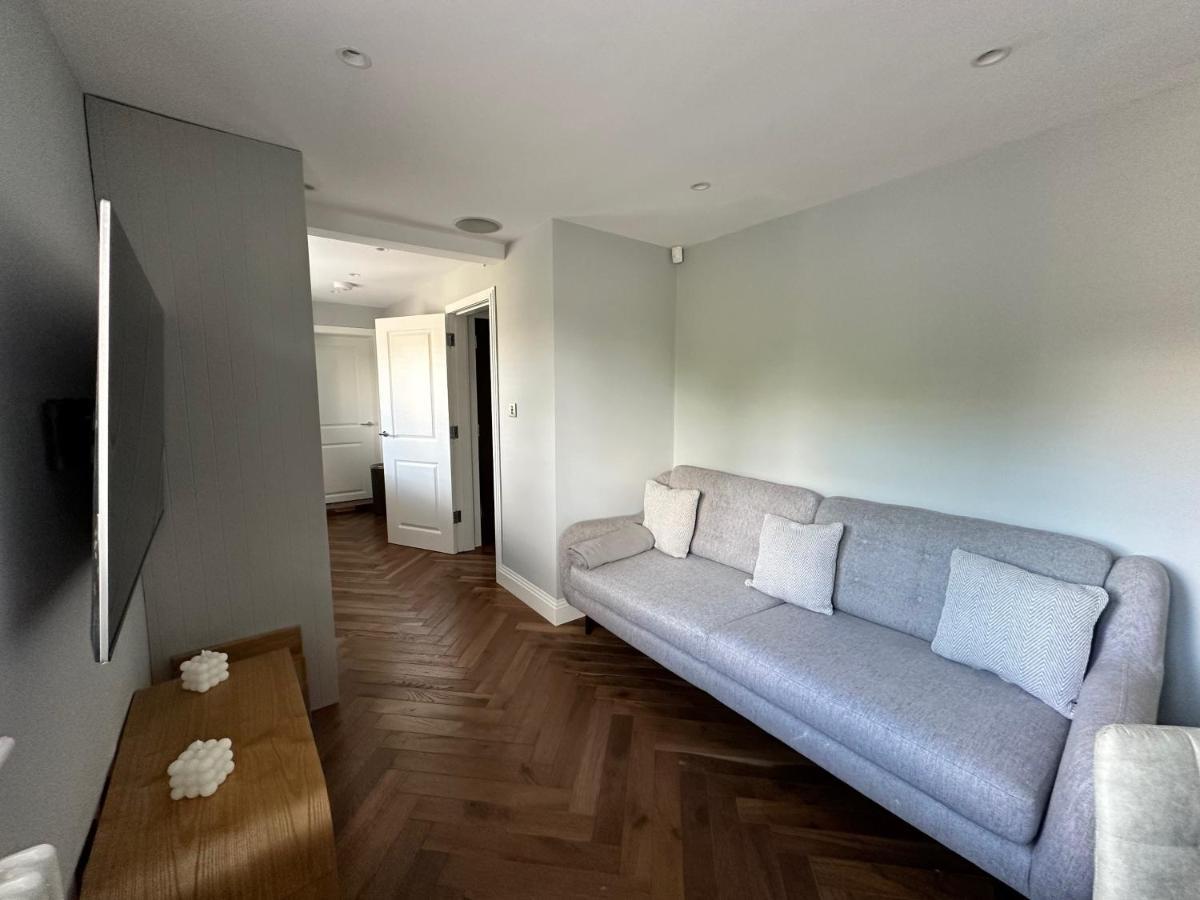 A Luxury 2 Bedroom Apartment Барнет Экстерьер фото