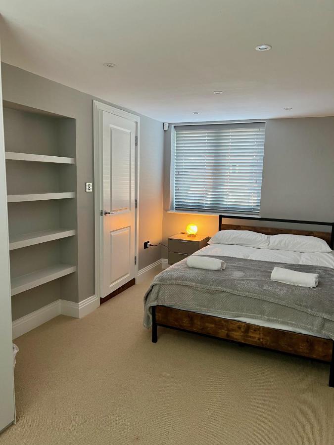 A Luxury 2 Bedroom Apartment Барнет Экстерьер фото